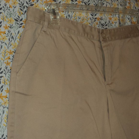 Shorts - Picture 3 of 6